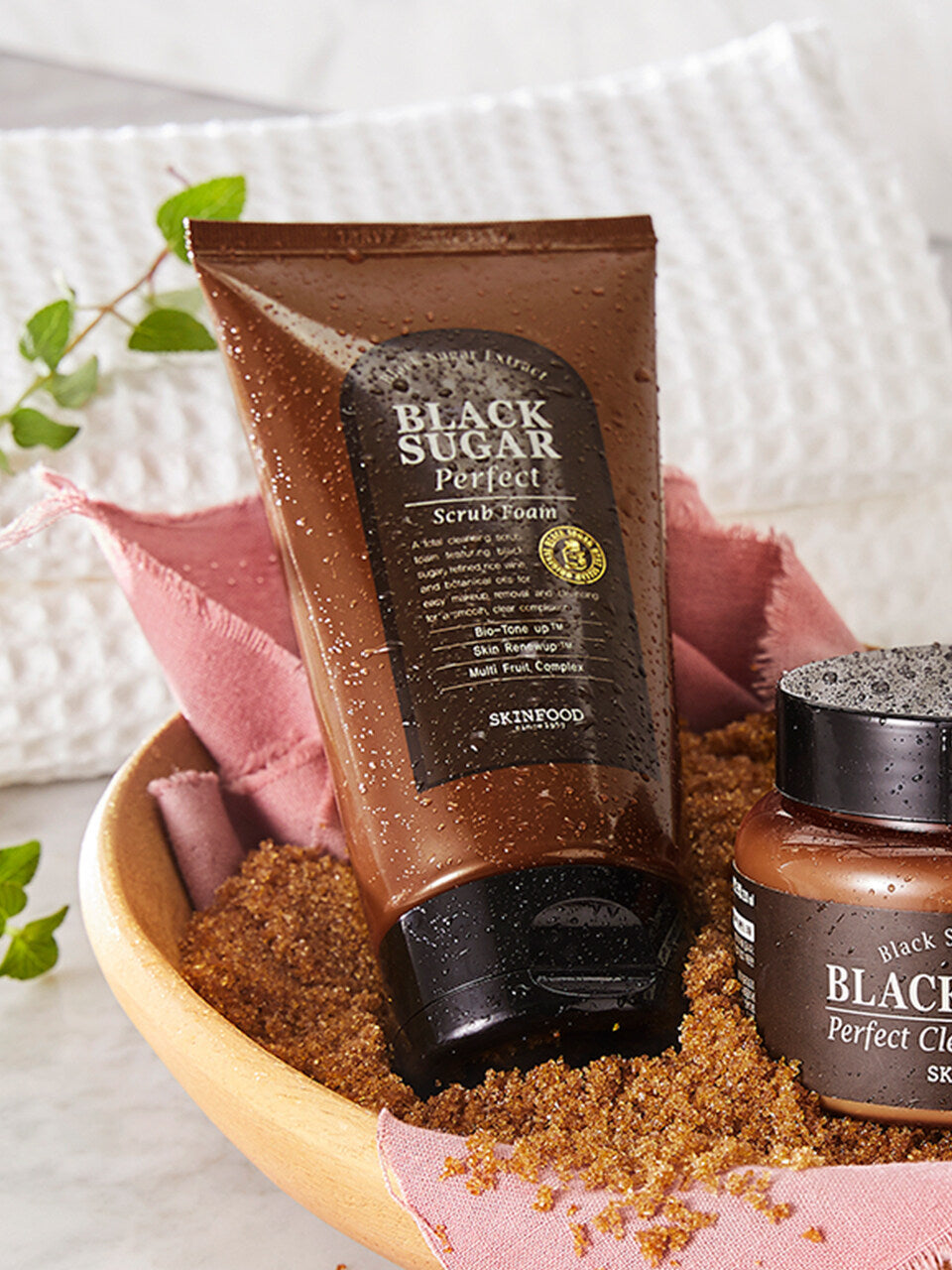 SKINFOOD - Black Sugar Perfect Scrub Foam [180g]